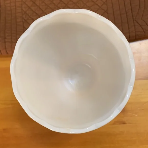 Vintage Milkglass Vase, nice weight, EUC - Picture 7 of 9